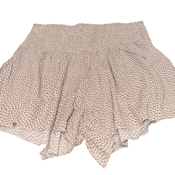 AERIE women's dusty pink polka dot flowy lightweight shorts, size medium. - Picture 3 of 3